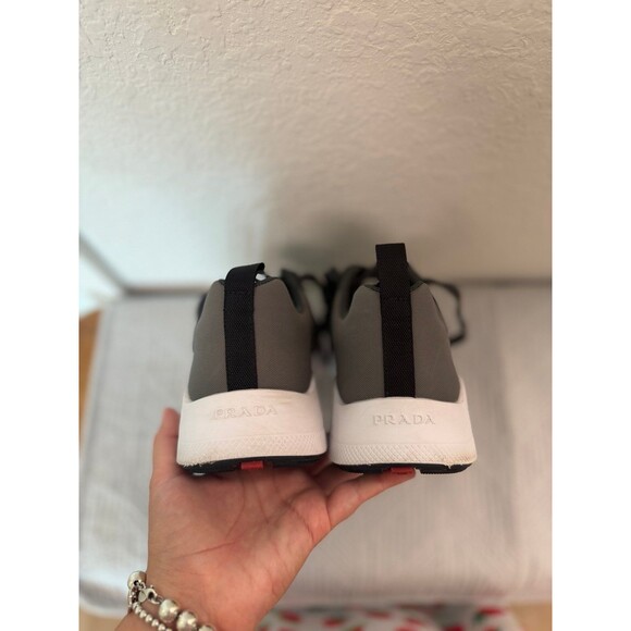 Athletic_Shoes